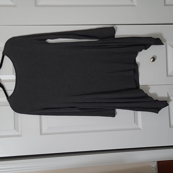 Devine Gray Tunic with pockets & handkerchief hem, medium, soft fabric, EUC - Picture 4 of 6